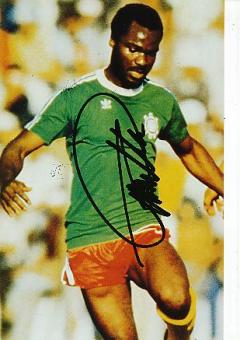 Roger Milla   Kamerun  WM 1990  Fußball Autogramm Foto original signiert 