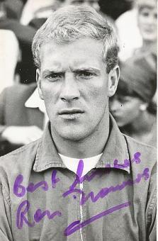 Ron Flowers † 2021  England Weltmeister WM 1966  Fußball Autogramm Foto original signiert 