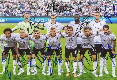 DFB   Mannschaftsfoto Fußball original signiert 